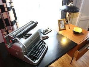 Bureau et machine à écrire de l'Appartement témoin Perret, Le Havre