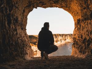 Ouverture dans une falaise d'Étretat