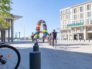 Rue de Paris et Catène de containers de Vincent Ganivet, Le Havre