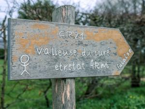 Panneau sur le chemin de la valleuse du Curé