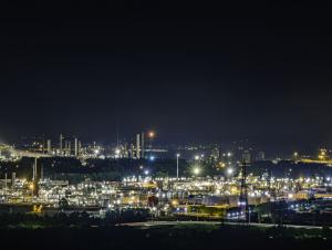 Zone industrielle de nuit