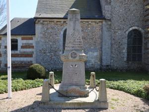 Monument aux morts de l'église Saint-Germain-l'Auxerrois à Manéglise