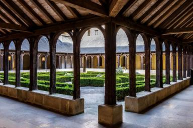 Cour de l'abbaye de Montivilliers