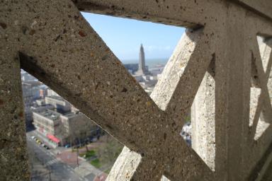 Clôture en béton au sommet de la tour de l'Hôtel de ville, Le Havre