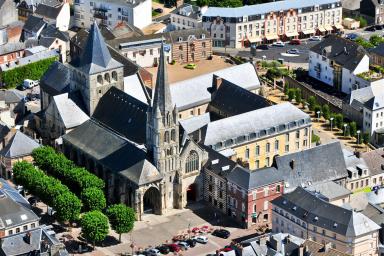 Place de l'église Abbatiale, Montivilliers