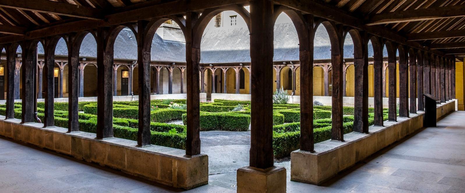 Cour de l'abbaye de Montivilliers