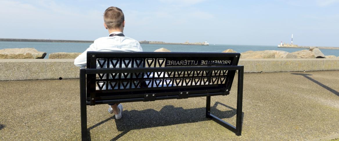 Banc littéraire à la plage du Havre