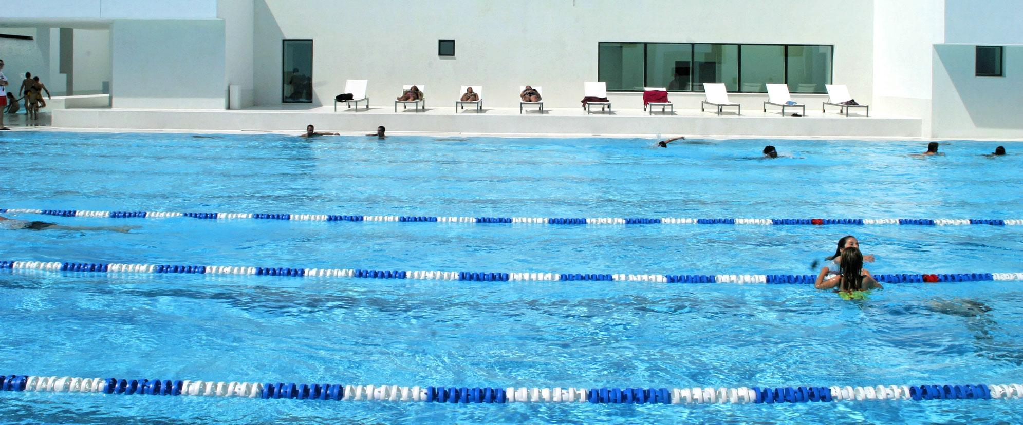 Bassin extérieur du complexe aquatique Les Bains des Docks, Le Havre