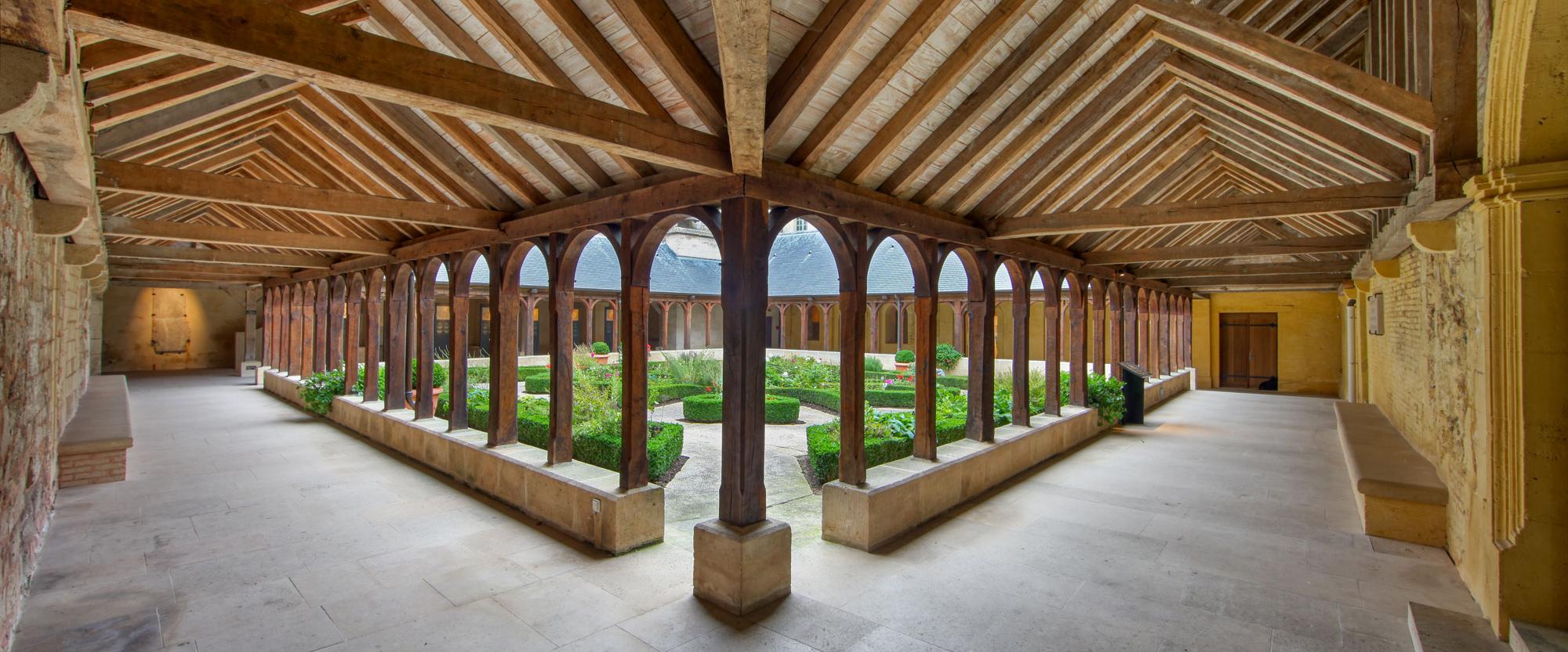 Cloître de l'abbaye de Montivilliers