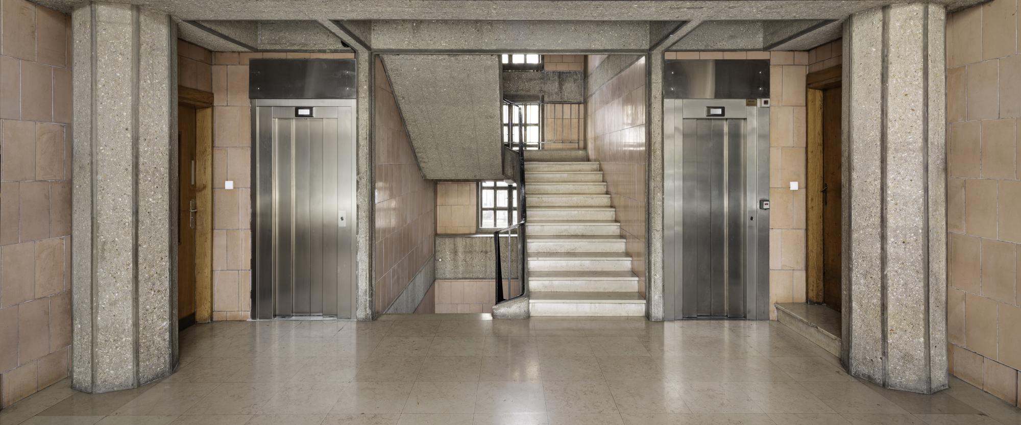 Hall, rue Bernardin St-Pierre